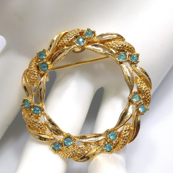 Vintage Wreath Brooch, Signed Gerry's, Light Blue Rhinestones, 1960s Jewelry - Picture 2 of 10